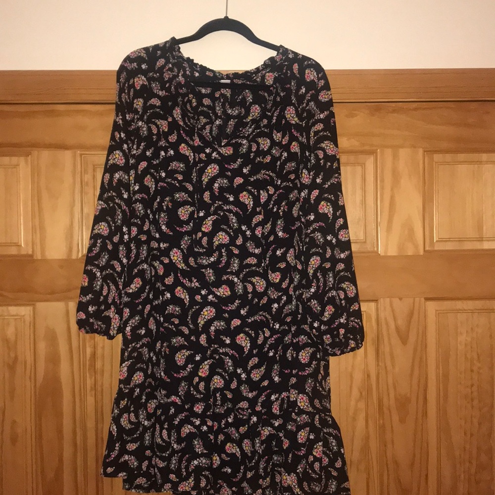 NWOT boho dress with sweet floral print on black